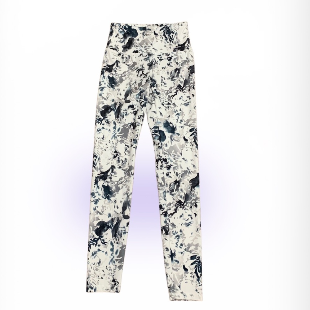 Balance Collection Marble Print Leggings - White & Black